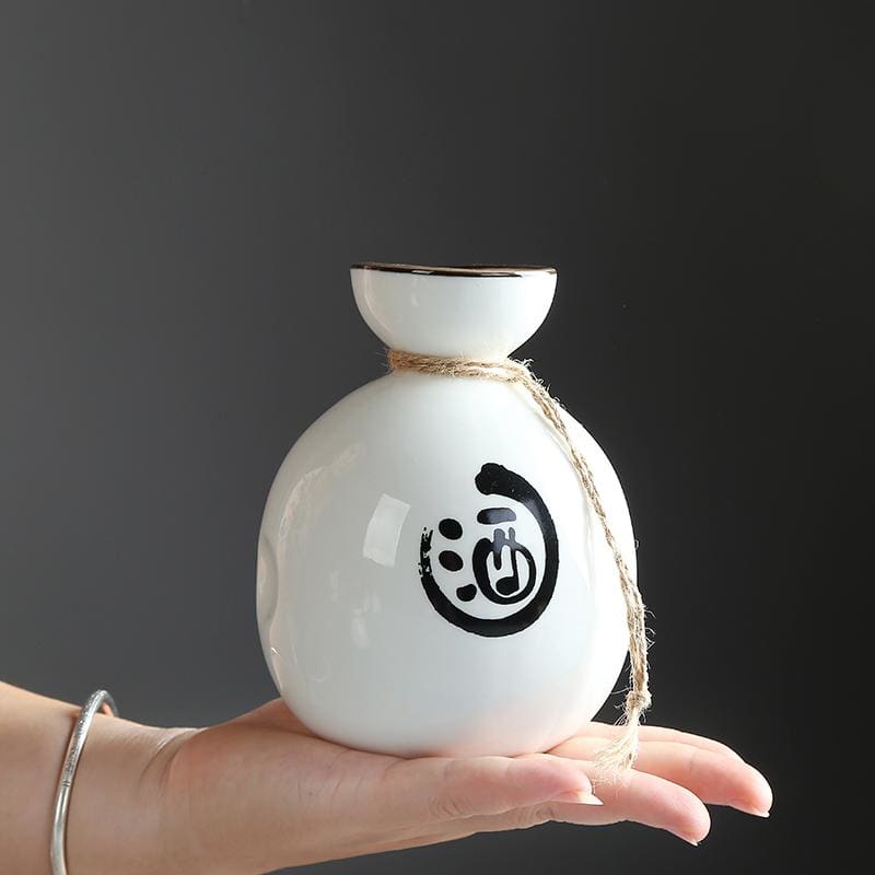 Sake Bottle Meguro ( 2 capacities)