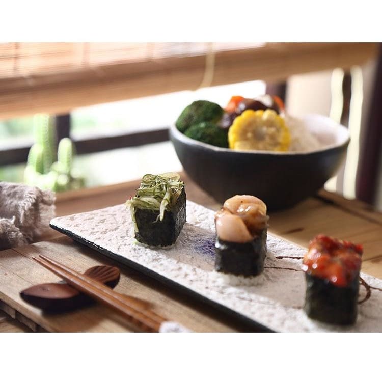 Sushi Dish Haku ( 2 sizes)